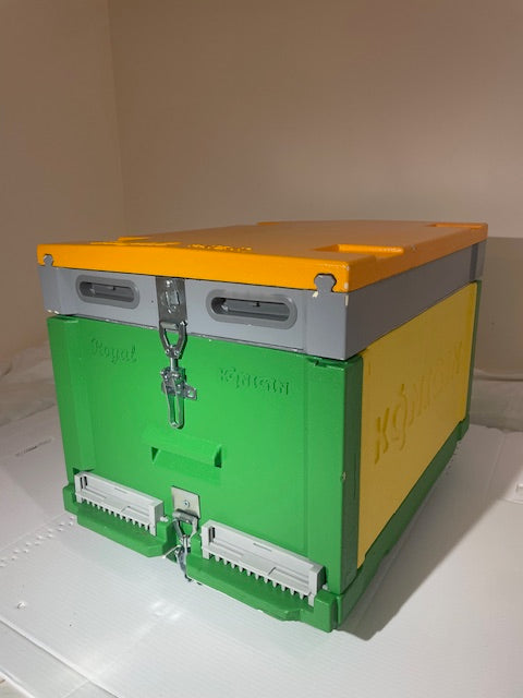 Excellent thermal insulation properties.  Durable and Light, UV resistent paint.  Weatherproof and moisture resistant.  Repels insects and rodents.  Konigin Polyurethane hive kit.  