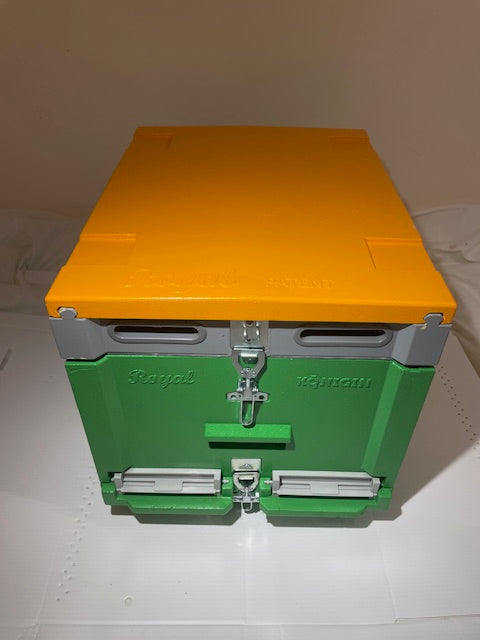Excellent thermal insulation properties.  Durable and Light, UV resistent paint.  Weatherproof and moisture resistant.  Repels insects and rodents.  Konigin Polyurethane hive kit.  Insulated hive