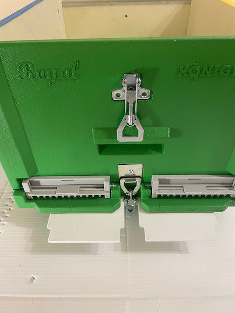 Excellent thermal insulation properties.  Durable and Light, UV resistent paint.  Weatherproof and moisture resistant.  Repels insects and rodents.  Konigin Polyurethane hive kit.  Insulated hive