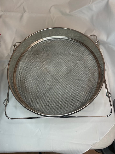 this double sieve filters out all bits of wax and debris from honey. extra large size 