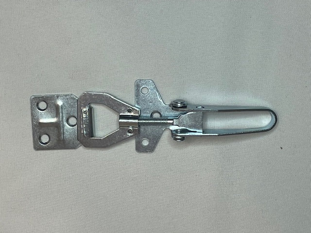 this hive latch is easy to use to secure hives together